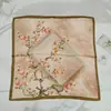 Pañuelo cuadrado estampado de leopardo bufanda coreana femenina de seda versátil pañuelo para el pelo bufanda retro flor de anacardo pañuelo cuadrado pequeño venta al por mayor