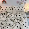 Conjunto de quatro peças em veludo de leite e pelúcia, fresco e fofo, espessado para aquecer no inverno, capa de edredom de desenho animado fofo, conjunto de três peças para cama de solteiro