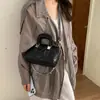 Nova bolsa tiracolo para mulheres, verão 2026, padrão de losangos, bolsa de mão com corrente de nicho, bolsa de ombro coreana versátil estilo almofada