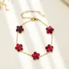 Suministro de fábrica pulseras de acero de titanio lucky trébol de cuatro hojas flor de cinco pétalos nácar tendencia europea y americana de lujo nicho sin decoloración al por mayor