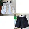 Shorts de verão branco feminino, finos, casuais, cintura elástica, caimento solto, adequado para figuras petites, corte A, cintura alta, hot pants de perna larga