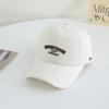 Gorra de Béisbol Roja Bordada con Letras Vintage para Mujer Estilo Coreano Versátil Adelgazante para la Cara Ala Ancha Circunferencia de Cabeza Grande Gorra de Pico