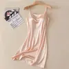 2026 Camisola de Seda Gelada de Alta Qualidade com Alças Finas de Seda Vestido com Bojos Sexy Seda Imitação Plus Size Roupa de Casa Pijama