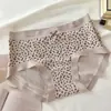 Calcinha Feminina Seamless de Algodão Puro com Estampa de Leopardo, Toque Macio tipo Caxemira, Quente, que Modela o Quadril, Amiga da Pele, para Outono e Inverno