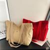 Bolsa tote simples na versão coreana da primavera e do verão, bolsa versátil de grande capacidade para mulheres, bolsa de viagem para estudantes japoneses, bolsa feminina de atacado