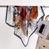 Lenço Quadrado Pequeno de 70cm Lenço de Seda Moda Primavera e Verão Lenço Estampado Xadrez Lenço Profissional Versátil