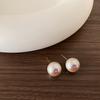 Pendientes de botón de perla de estilo ecuestre de moda de lujo ligero de alta calidad para otoño e invierno, diseño de nicho de celebridad de Internet, pendientes para socialité