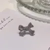 Clip de oreja de lujo de alta gama, estilo frío, con lazo y oreja de botón, para mujer sin perforación en la oreja, nuevos aretes clip de oreja de moda 2022