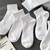 Calcetines Antibacterianos Sin Costuras 7A para Hombre en Primavera y Otoño Antibacterianos y Desodorantes de Boca Baja Negros y Blancos Absorbentes del Sudor Transpirables Deportivos Versátiles para Hombres y Mujeres