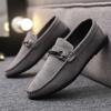 Sapatos masculinos leves mocassins masculinos sapatos de condução masculinos roupa formal casamento noivo moderno sola grossa trabalho antiderrapante