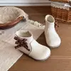 Nueva colección otoño/invierno 2026: botines de moda para niñas, botas de cuero hasta la mitad de la pantorrilla estilo princesa coreana, zapatos infantiles estilo Birkenstock, versátiles y fáciles de combinar