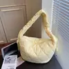 Bolso de Algodón Tipo Bollo de Gran Capacidad para Viajes 2025 Nuevo Bolso Simple Acolchado para la Axila Bolso de Hombro Versátil para Viajes