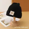 Chapéus de Lã com Etiqueta Coreana para Outono e Inverno para Mulheres, Chapéus de Tricô Quentes Espessos de Veludo, Chapéus Frios Versáteis e Modernos Atacado