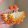 Brincos únicos em formato de leque de ráfia estilo étnico, feitos à mão, coloridos, florais, exagerados, de alta qualidade, estilo férias de verão