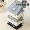 Meias de Outono e Inverno Femininas Bloqueio de Cores Azul-Cinza Meias de Cano Médio Meias Femininas Listradas Doces JK Japonesas Meias com Laço Babados para Mulheres