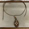 Collar Ovalado de Flor de Resina con Cordón de Cuero Retro Europeo Cadena para Clavícula Estilo Vintage Transfronterizo Accesorios de Collar de Sensación de Nicho de Gama Alta