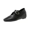 Sapatos Pequenos de Couro Retro Aumentadores de Altura Estilo Novo de Primavera para Mulheres Estilo Britânico Bico Quadrado Fivela Bocal Profundo Mocassins Sapatos Individuais