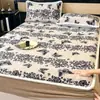 Outono e Inverno Espessado Esculpido Leite Veludo Lençóis de Cama Peça Única Forrado com Lã Cobertor de Cama Quente Veludo Coral Protetor de Colchão Conjunto de Três Peças