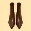 Botas Femininas Curtas com Salto Médio Bloco, Ajuste Slim, Couro Macio, Bico Fino, Botas de Salto Alto, Botas de Cano Curto da Moda, Nova Coleção Outono/Inverno 2025