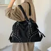 Bolso de hombro vintage para otoño e invierno, bolso tote con tachuelas, gran capacidad, bolso de mano de viaje, nuevo y moderno 2026 para mujer