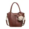 Bolso tote tipo cubo, simple y casual, para mujer, nueva colección otoño 2026, moderno y a la moda, con un diseño único y elegante, adecuado para llevar al hombro o cruzado.