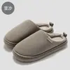 Zapatillas de algodón simples, medio cubiertas, para hombres y mujeres, adecuadas para otoño e invierno, diseñadas para uso en interiores, con suelas antideslizantes, forro cálido y suelas exteriores gruesas y afelpadas, y también se pueden usar al aire libre