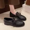Mocassins de Couro Macio Femininos Novo Outono Estilo Coreano Fivela de Metal Slip-on Salto Baixo Versátil para o Trabalho Sapatos Únicos