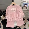 Conjunto de Roupa para Meninas para Primavera e Outono 2026, Novo Conjunto Elegante de Duas Peças para Crianças Pequenas e Bebês, Roupa para o Início do Outono