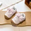 Sapatos de bebê fofos com laço de bolinhas, sapatos casuais estilo coreano para meninas pequenas, nova coleção primavera/outono de tênis infantis