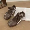 Zapatillas casuales para aumentar la altura, nuevo estilo 2026 para mujer, zapatillas deportivas, zapatillas de entrenamiento alemanas retro de otoño, diseño de bloques de color para mujer