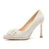Sapatos de Casamento Champagne Francês Sapatos de Noiva Vestido de Casamento Xiuhe Duas Formas Bico Fino Salto Agulha Não Cansam Impermeável Salto de Mesa