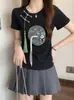 Nueva Camiseta Blanca Bordada de Estilo Chino para Mujer para Verano, Diseñada para Favorecer Figuras de Tallas Grandes, con un Estilo Chino Moderno y Mangas Cortas de Hombro Normal