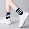 Fábrica de Meias Zhuji Atacado Meias Masculinas e Femininas Pretas, Brancas, Cinzas de Cano Curto, Médio e Alto Cor Sólida Fornecimento Tendência de Meias para Primavera e Outono