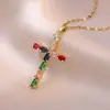 Colar Feminino Colorido Zircônia Joias Design de Nicho Pingente Cruz Completo em Diamante Colar Corrente de Clavícula em Aço Inoxidável