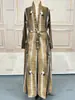 Robe Longo Feminino com Pregas Miyake e Estampa Degradê, Casaco Longo com Pregas