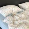 Juego de tres piezas de hilo de algodón de doble capa estilo Ins Una funda de almohada floral de gasa de algodón puro respetuosa con la piel un par de sábanas de color sólido