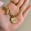 Pulsera de Acero Inoxidable con Forma de Corazón y Cierre de Pinza, Suministro Transfronterizo Europeo y Americano, Joyería Versátil Personalizada, Pulsera de Acero de Titanio de Moda al por Mayor