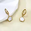 Brincos pingente flor da sorte em aço inoxidável banhado a ouro 18k com madrepérola branca, modernos, requintados, doces, gentis, intelectuais e elegantes