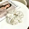 Goma de pelo scrunchie vintage versátil extragrande para adultos, elegante scrunchie floral para coleta