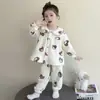 Conjunto de Pijama para Niñas Otoño e Invierno Coral Fleece Solapa de Encaje para Niñas Engrosado Cálido Nuevo Franela Conjunto de Dos Piezas