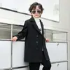 Novo casaco de lã masculino de estilo ocidental com abotoamento duplo para outono e inverno de 2023, casaco de lã infantil com lapela espessa de comprimento médio