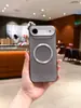 Adecuado para fundas de teléfono Apple Air, este juego incluye cinco accesorios magnéticos para teléfono y una funda de teléfono simple y minimalista.