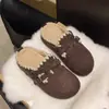 Sapatos femininos estilo Birkenstock, sem cadarço e com sola grossa, nova coleção de inverno 2026, slip-ons modernos de sola macia com bico fechado e forro de fleece