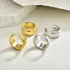 Pendientes de Aro Pequeños Exquisitos con Textura Estilo Europeo y Americano, Diseño Simple en Relieve, Versátiles para el Uso Diario, Pendientes y Accesorios para Orejas Elegantes