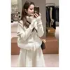 Jaqueta Curta de Penas Tricotada Patchwork Gola Alta Estilo Coreano Feminina 2026 Inverno Novo Casaco Pão de Alta Qualidade Colete Outerwear