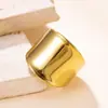 Anillos de acero inoxidable transfronterizos europeos y americanos, con diseños exagerados y únicos, superficies pulidas, formas geométricas y un estilo de banda ancha moderno y versátil.