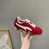 Estilo retro de nicho, efecto adelgazante, zapatillas de entrenamiento alemanas de cuero genuino para mujer, nueva colección de verano 2026, diseño calado, malla transpirable, zapatillas deportivas casuales