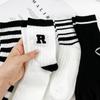 Calcetines de otoño e invierno para hombre y mujer, calcetines de tubo a rayas con la palabra R, calcetines deportivos casuales, transpirables, absorbentes del sudor, de poliéster y algodón, en blanco y negro, fabricantes al por mayor
