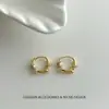 Exquisitos y Compactos Pendientes de Oro con Micro-Diamantes para Mujer, Pendientes de Aro de Lujo Ligero de Nicho, Pendientes Versátiles y de Estilo Suave para el Día a Día