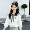 Conjunto de pantalones vaqueros para niña, nueva colección de otoño, elegante y moderno para estudiantes de secundaria, compuesto por una sudadera de moda y pantalones vaqueros